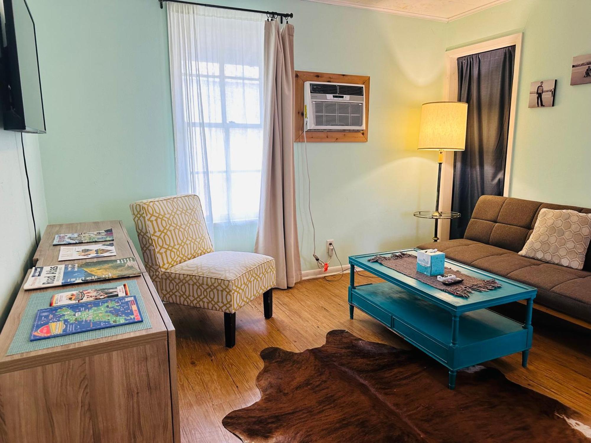 Hotel Kitsmiller On Main Фредериксбург Екстериор снимка