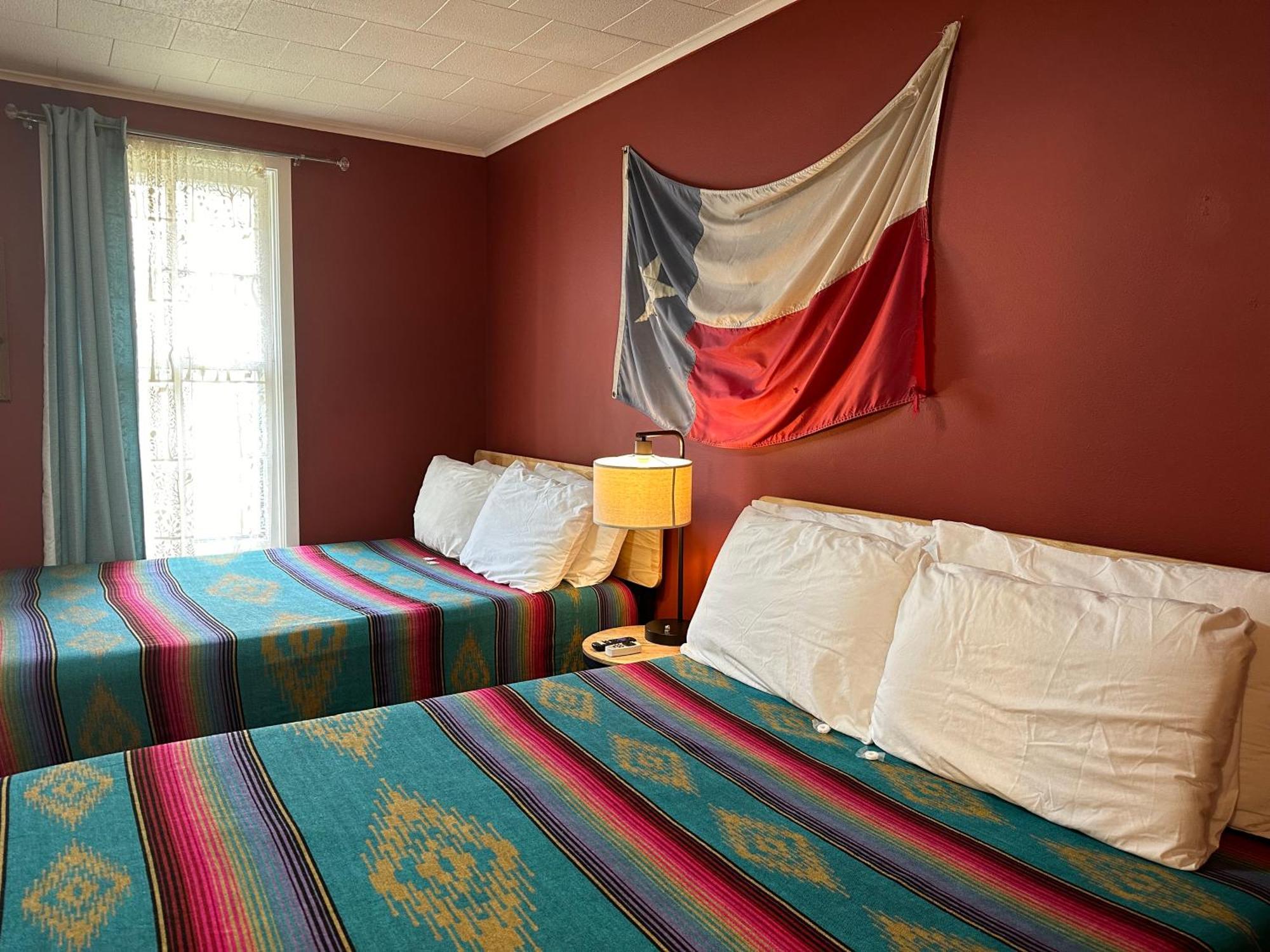 Hotel Kitsmiller On Main Фредериксбург Екстериор снимка