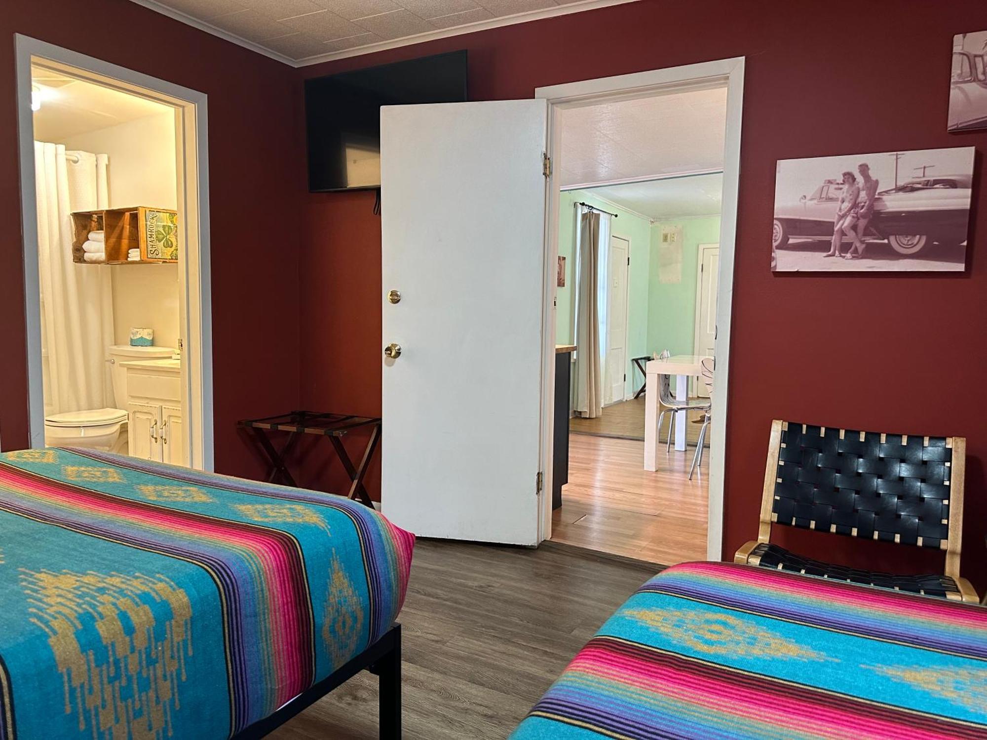 Hotel Kitsmiller On Main Фредериксбург Екстериор снимка