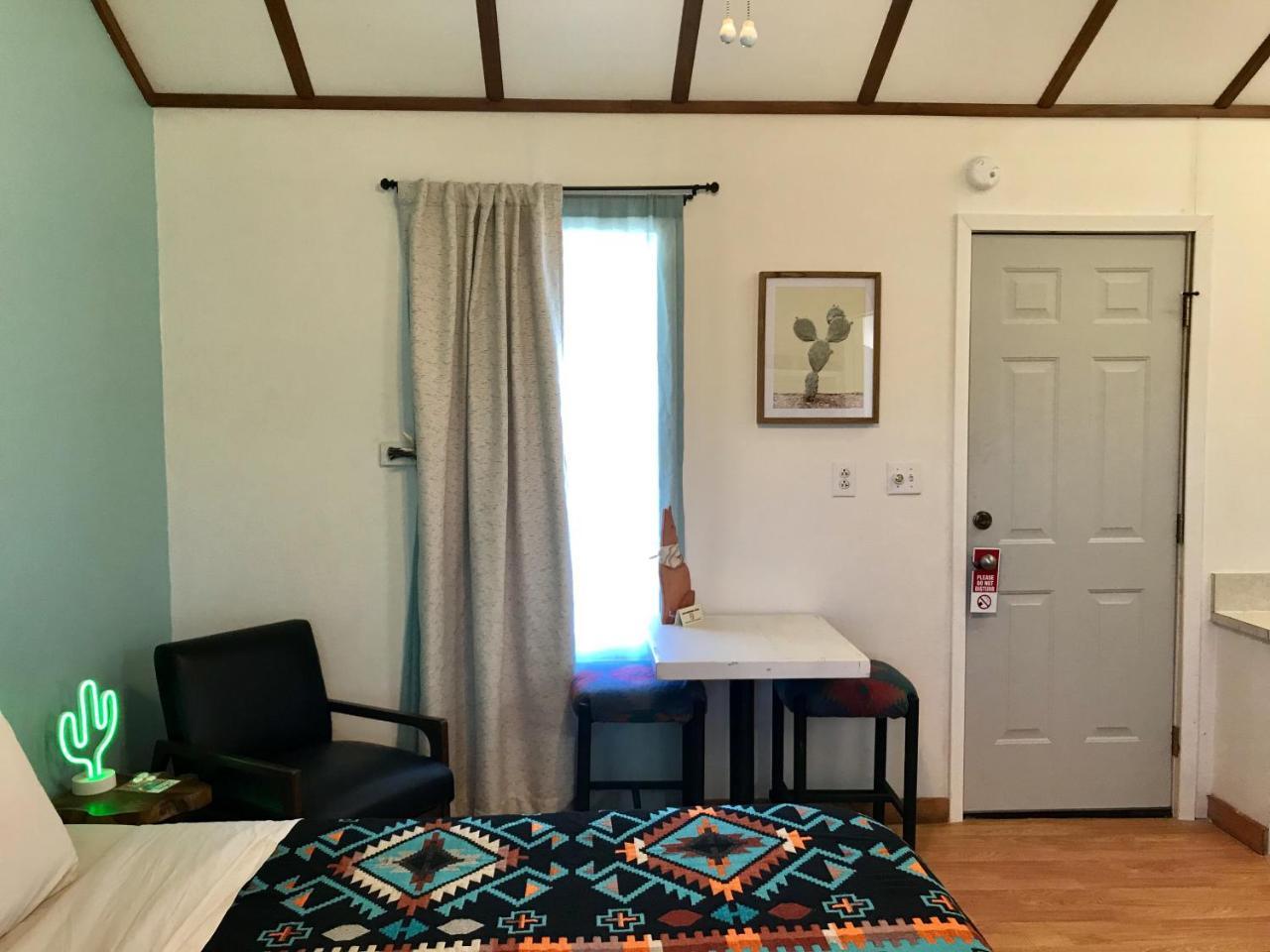 Hotel Kitsmiller On Main Фредериксбург Екстериор снимка