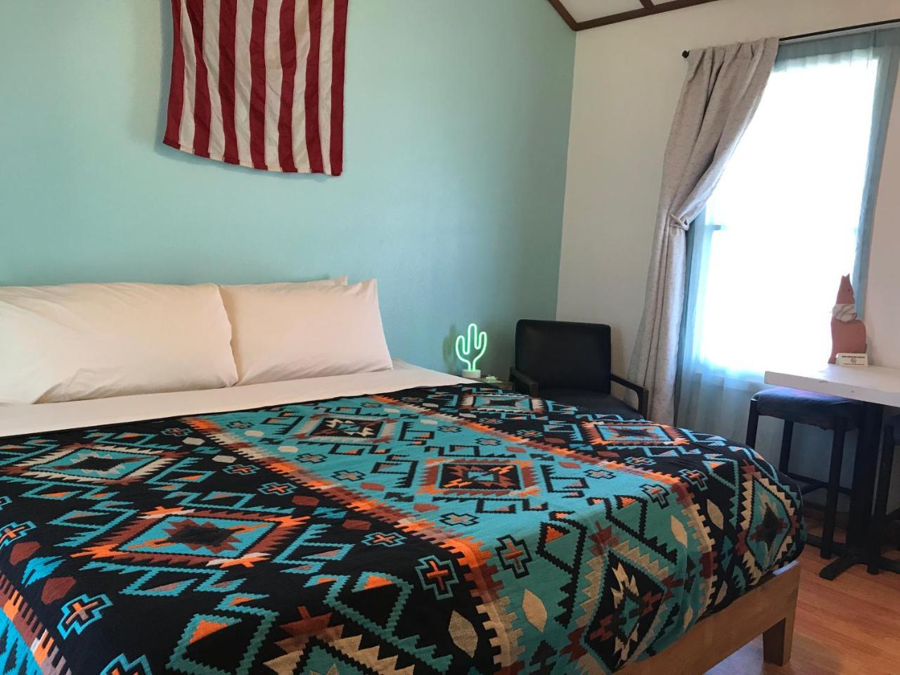 Hotel Kitsmiller On Main Фредериксбург Екстериор снимка