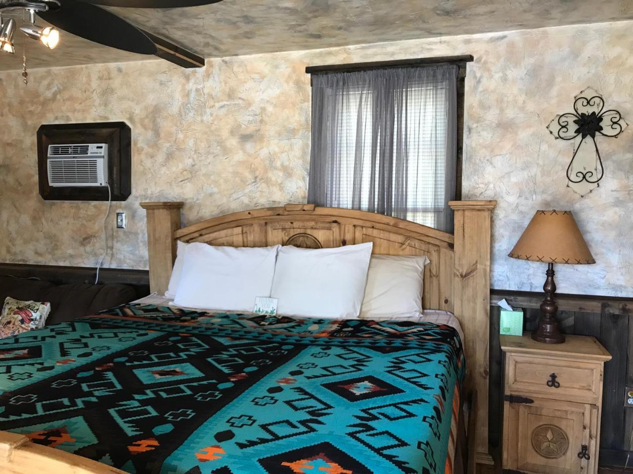 Hotel Kitsmiller On Main Фредериксбург Екстериор снимка