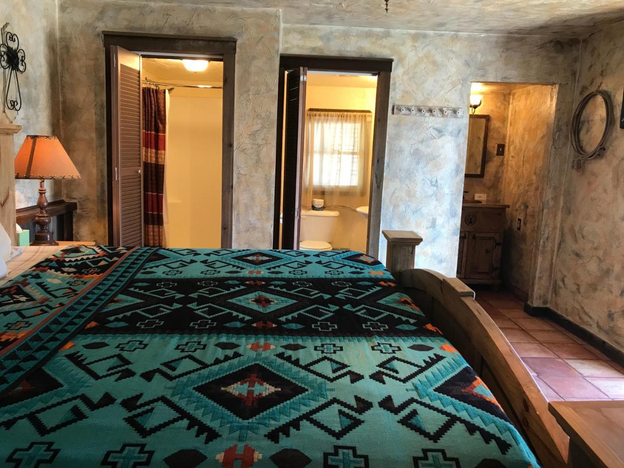 Hotel Kitsmiller On Main Фредериксбург Екстериор снимка