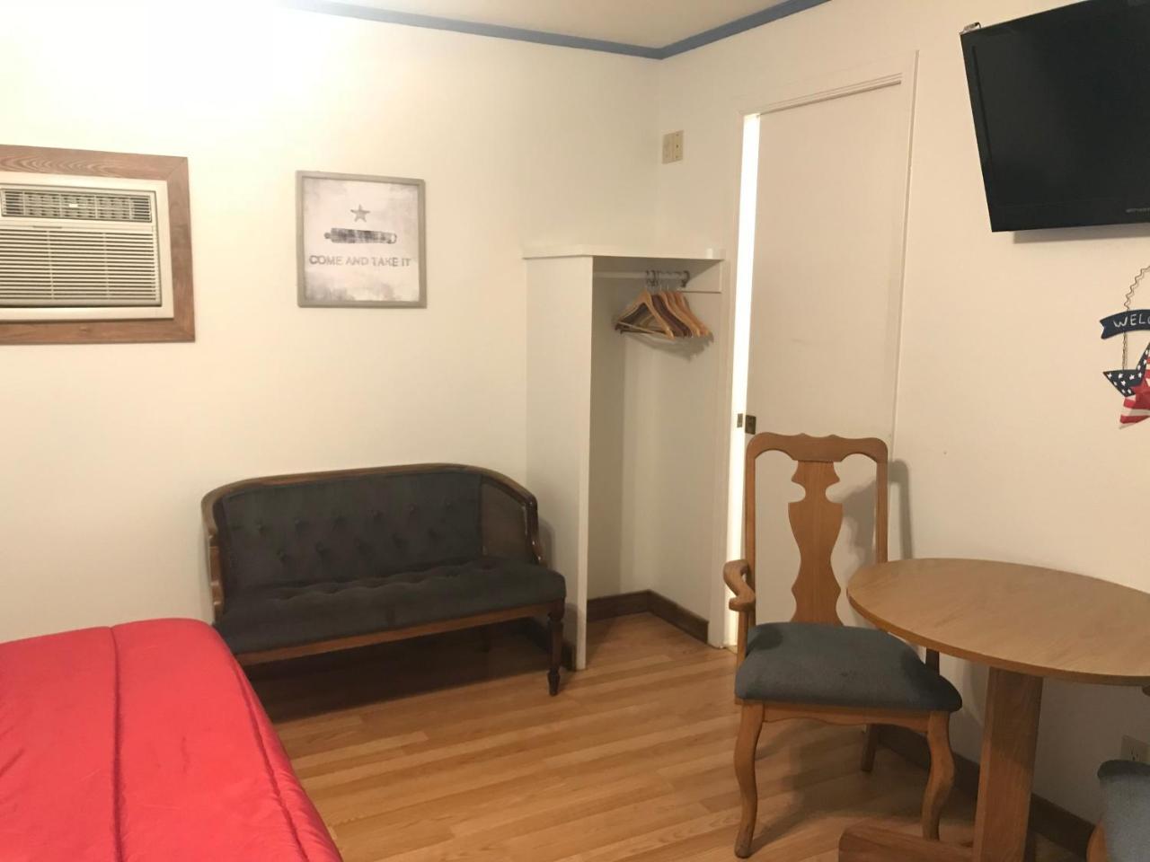 Hotel Kitsmiller On Main Фредериксбург Екстериор снимка