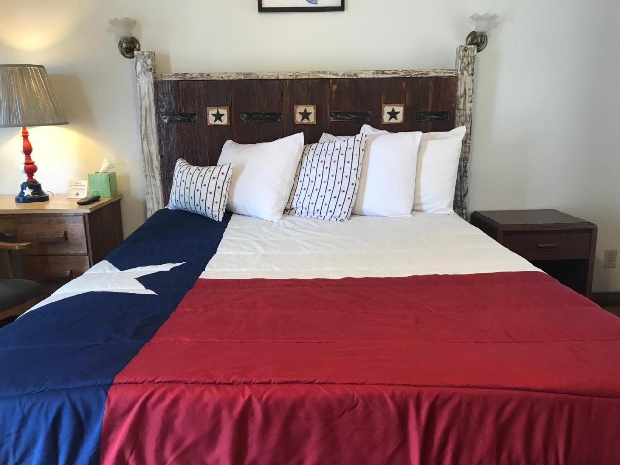 Hotel Kitsmiller On Main Фредериксбург Екстериор снимка