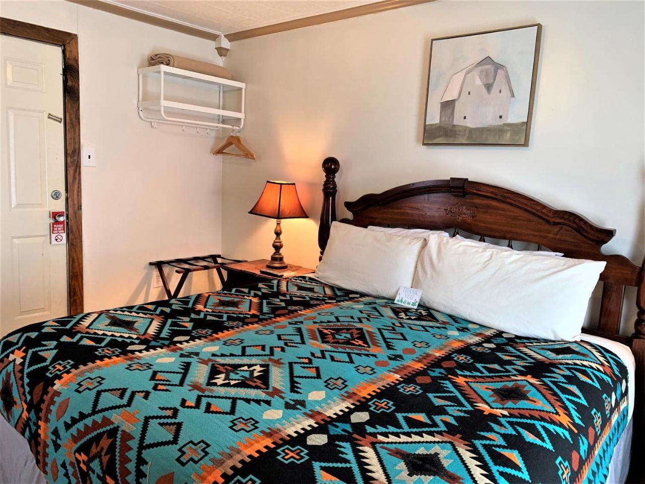 Hotel Kitsmiller On Main Фредериксбург Екстериор снимка
