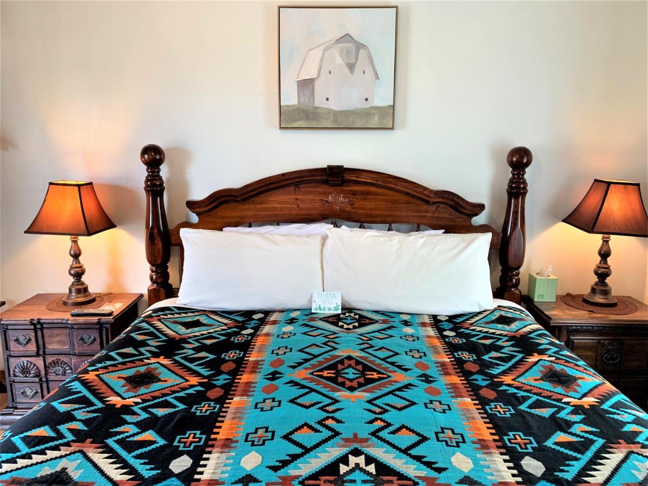 Hotel Kitsmiller On Main Фредериксбург Екстериор снимка